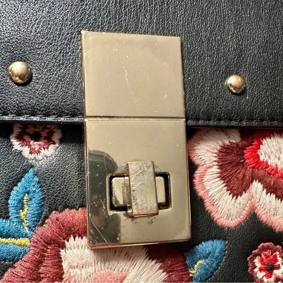 🌟2xHP🌟VTG Express Floral Embroidery Black Faux Leather Saddle Bag Gold Chain - Picture 12 of 13